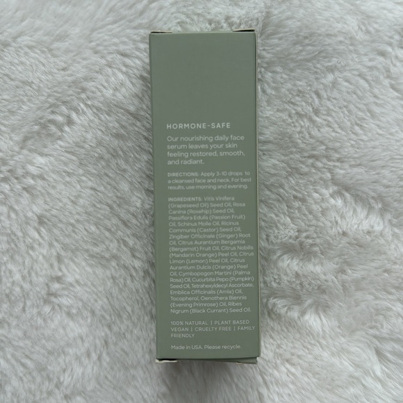 Hugh & Grace Restoring Face Serum - Picture 4 of 4